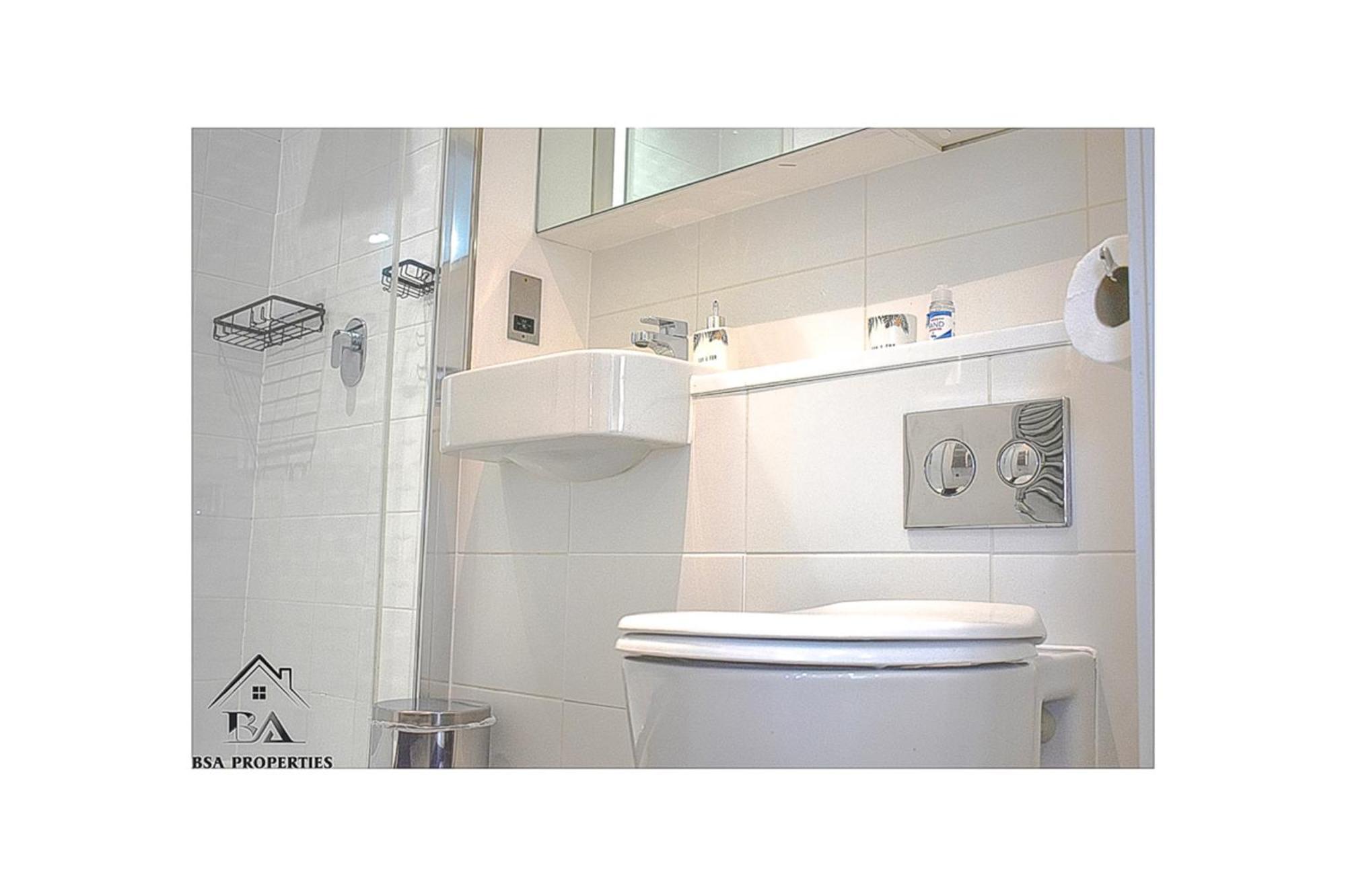 City Centre Apartment Close To Ascot & Legoland Sleep Upto 4 Guests - Parking On Request! 브랙넬 외부 사진