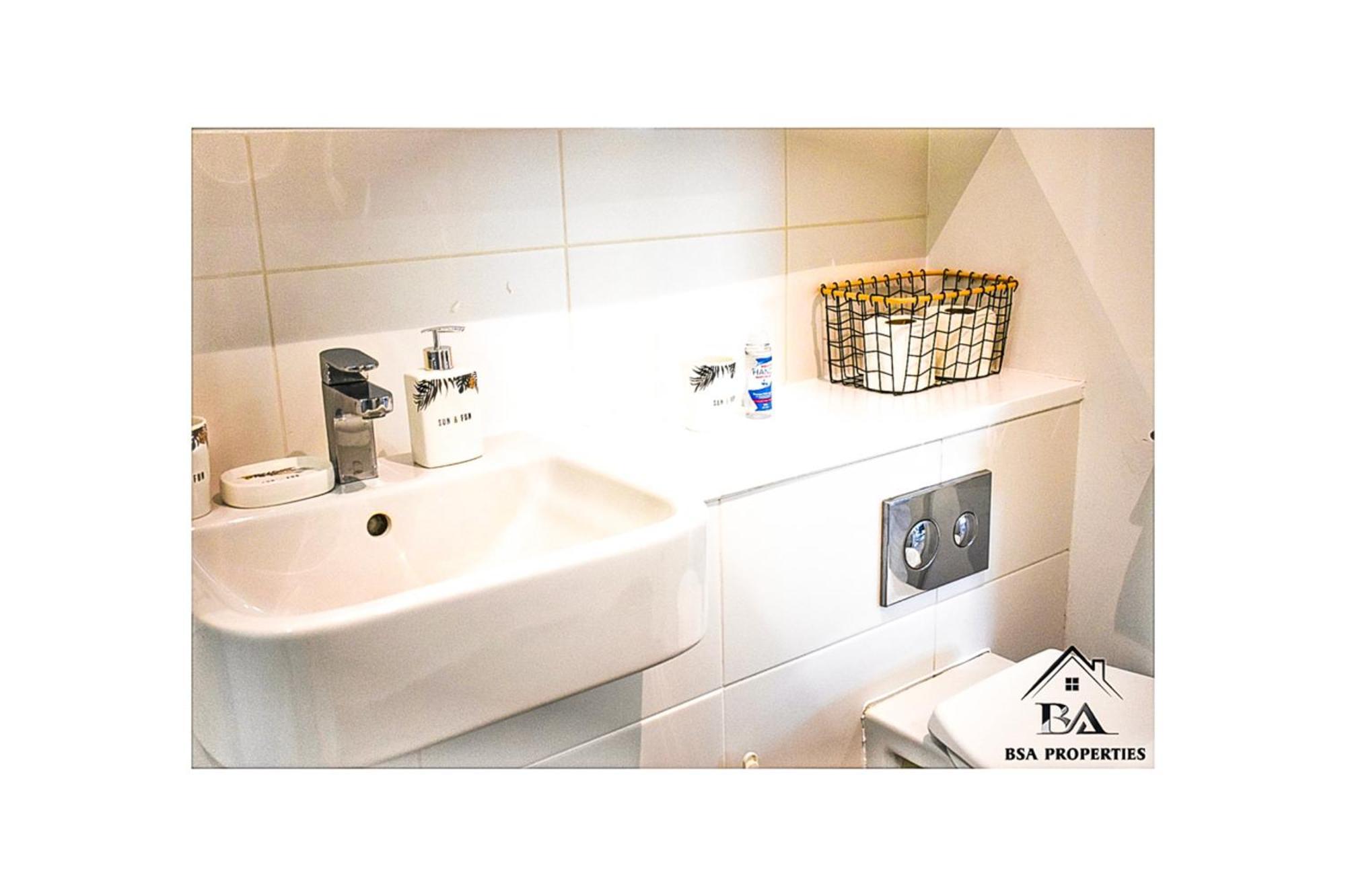 City Centre Apartment Close To Ascot & Legoland Sleep Upto 4 Guests - Parking On Request! 브랙넬 외부 사진