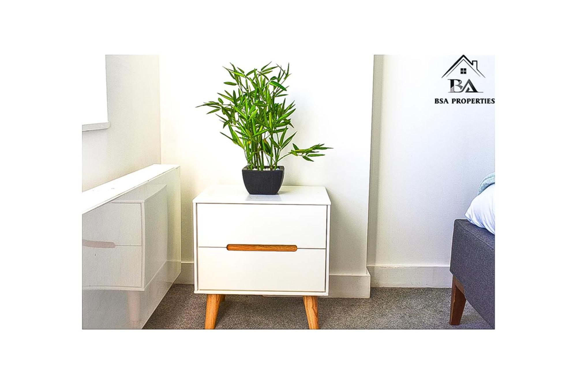City Centre Apartment Close To Ascot & Legoland Sleep Upto 4 Guests - Parking On Request! 브랙넬 외부 사진