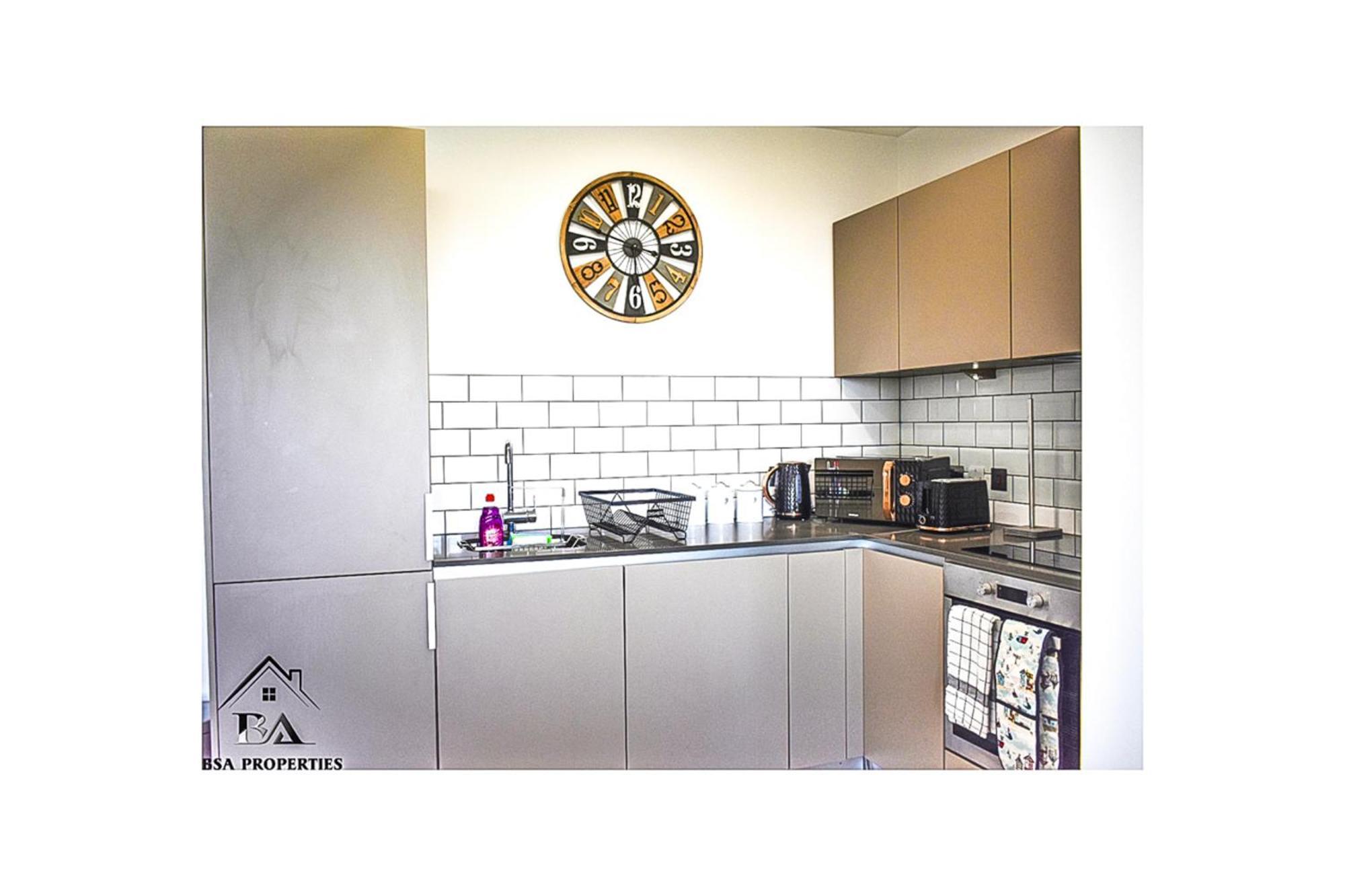 City Centre Apartment Close To Ascot & Legoland Sleep Upto 4 Guests - Parking On Request! 브랙넬 외부 사진