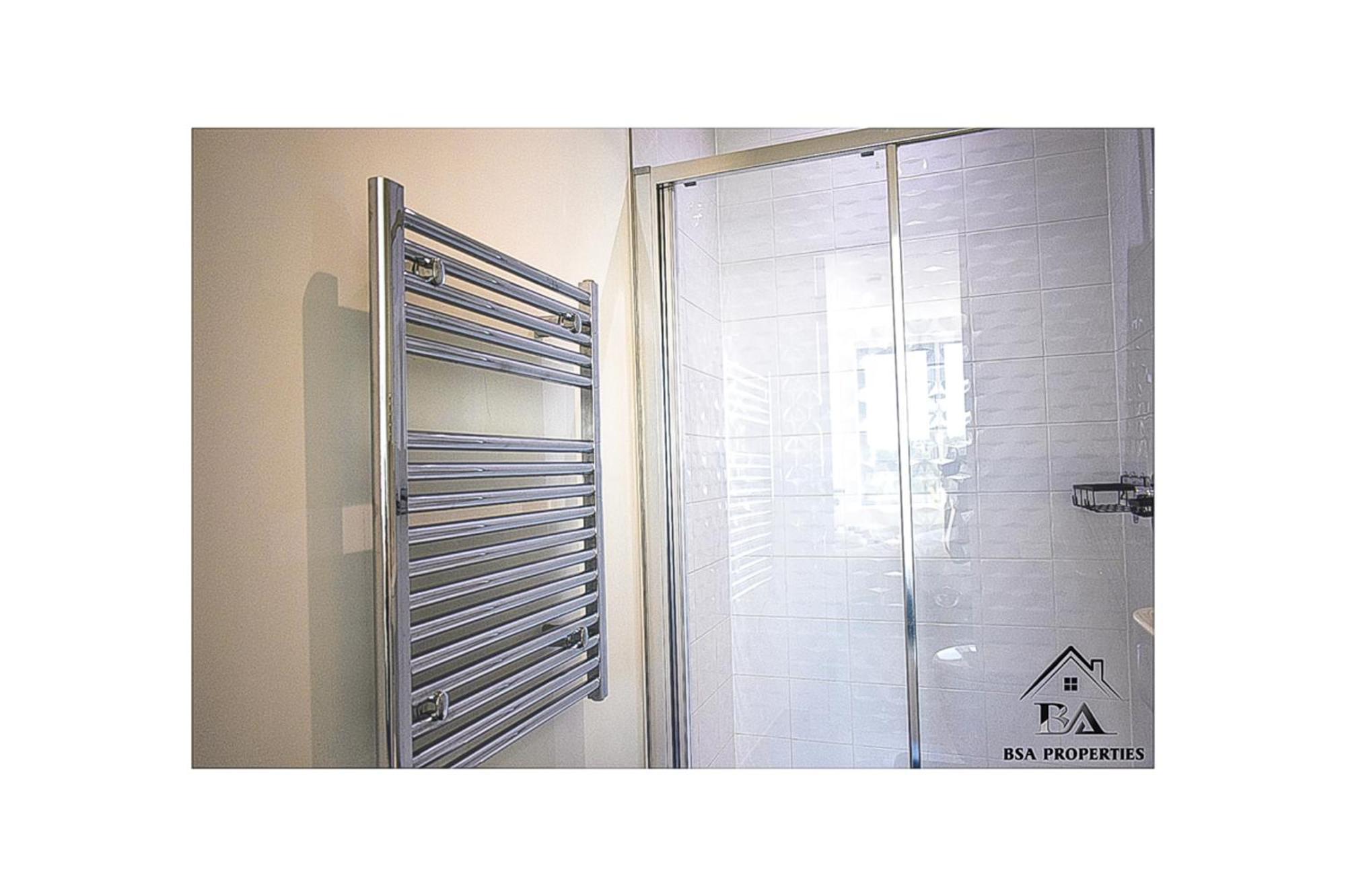City Centre Apartment Close To Ascot & Legoland Sleep Upto 4 Guests - Parking On Request! 브랙넬 외부 사진