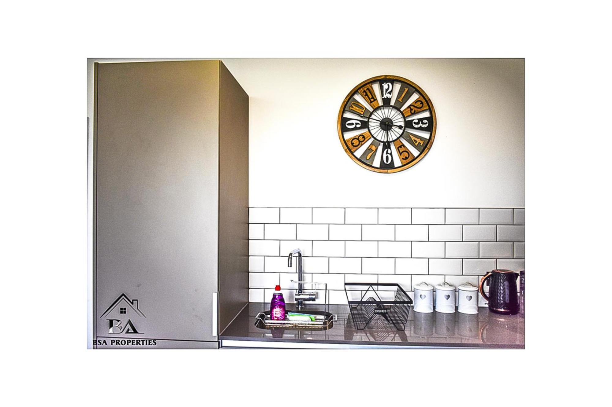 City Centre Apartment Close To Ascot & Legoland Sleep Upto 4 Guests - Parking On Request! 브랙넬 외부 사진